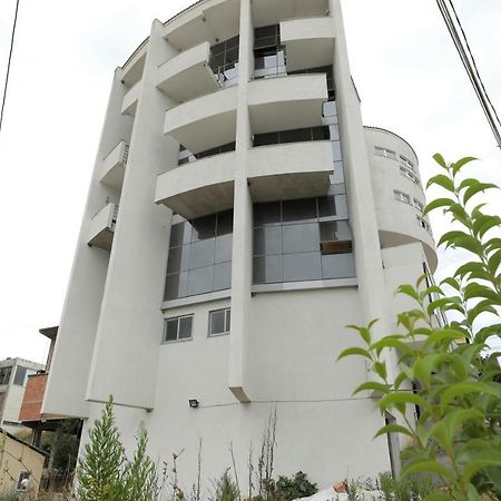 Hotel Gjuta Тирана Экстерьер фото