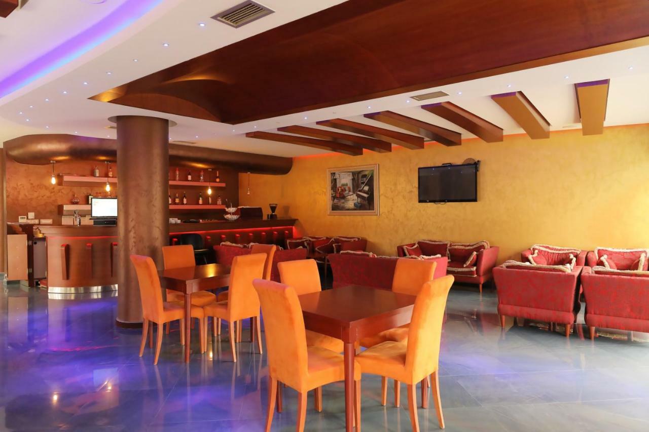Hotel Gjuta Тирана Экстерьер фото