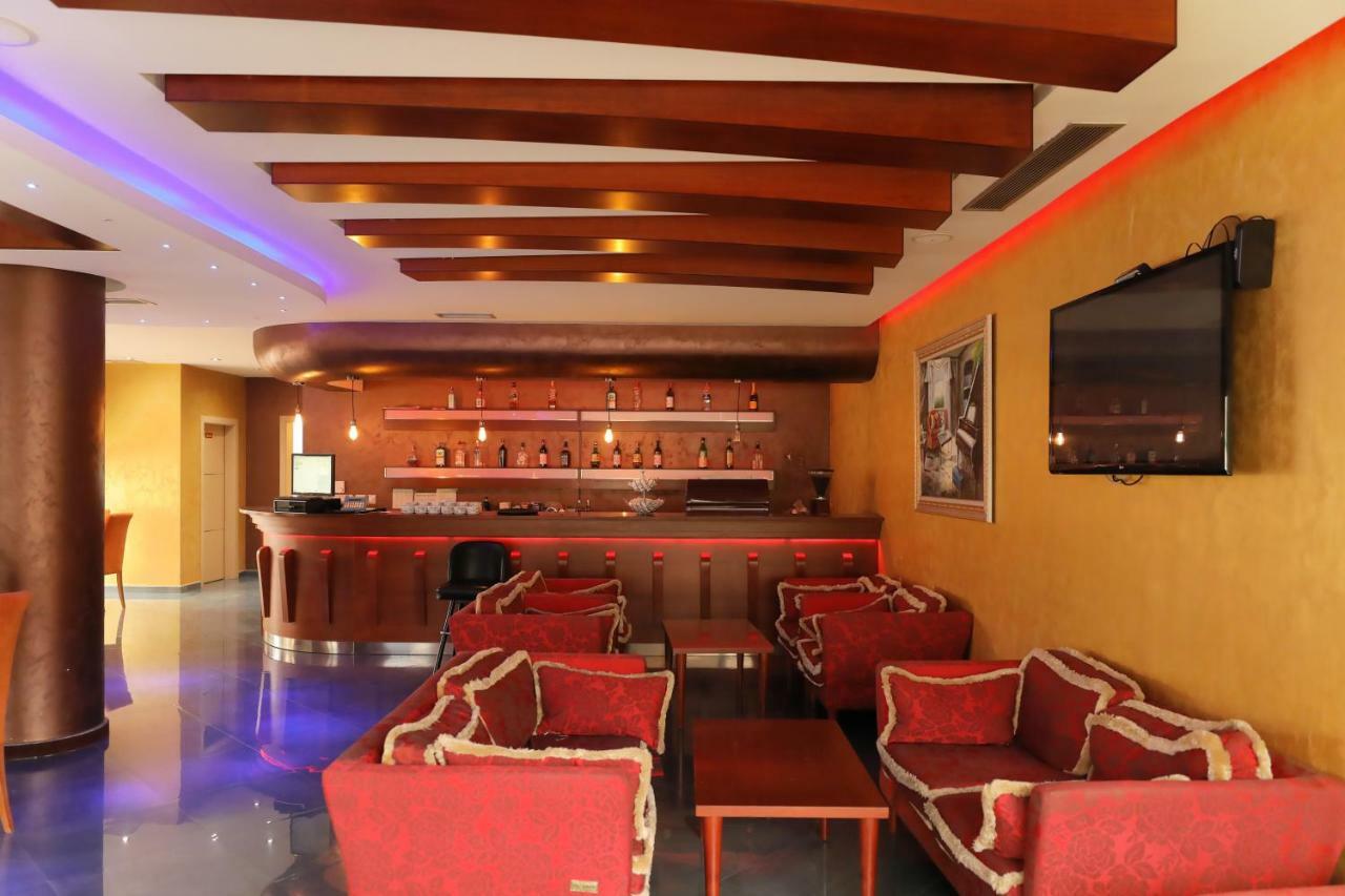 Hotel Gjuta Тирана Экстерьер фото