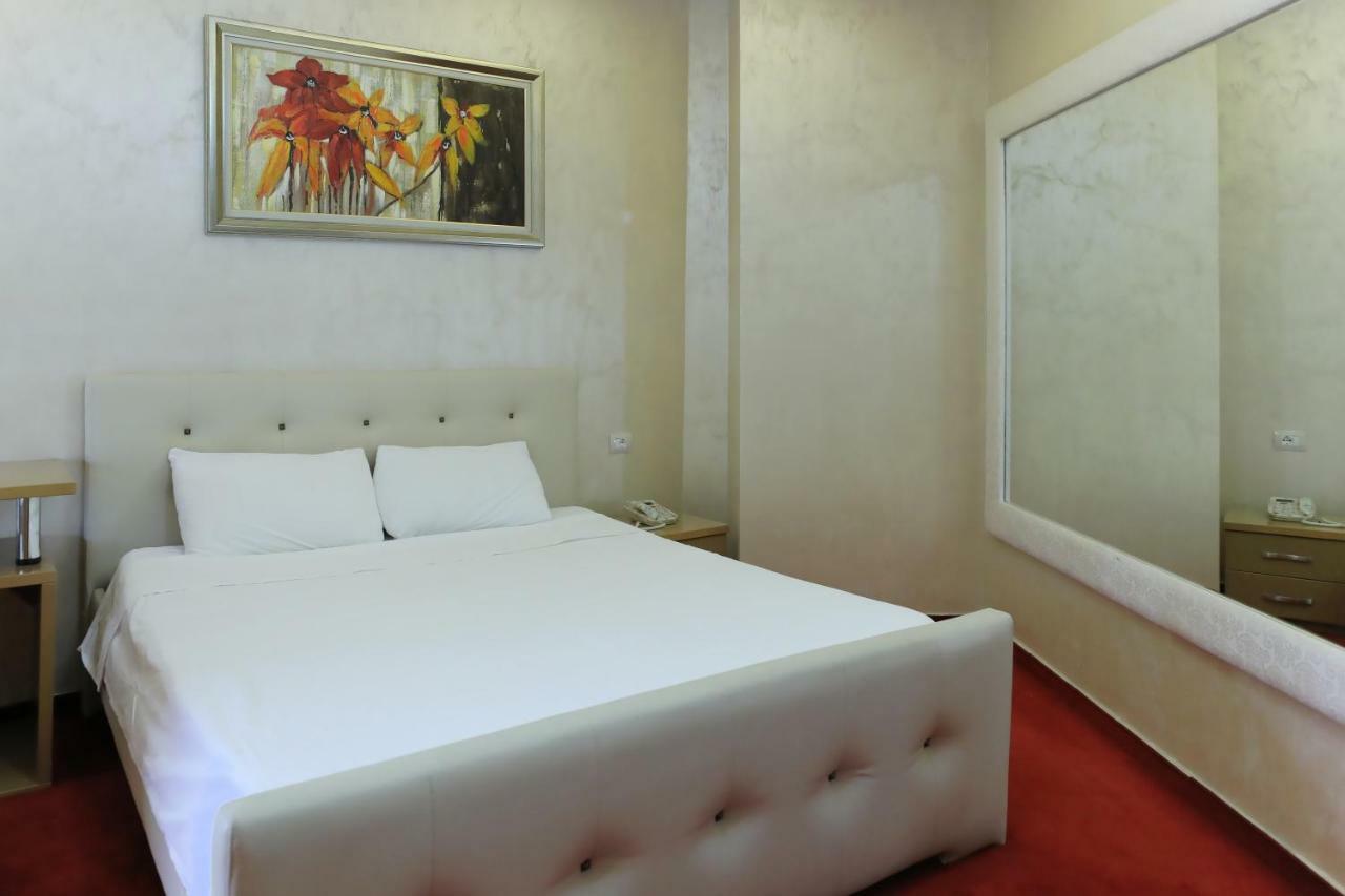 Hotel Gjuta Тирана Экстерьер фото