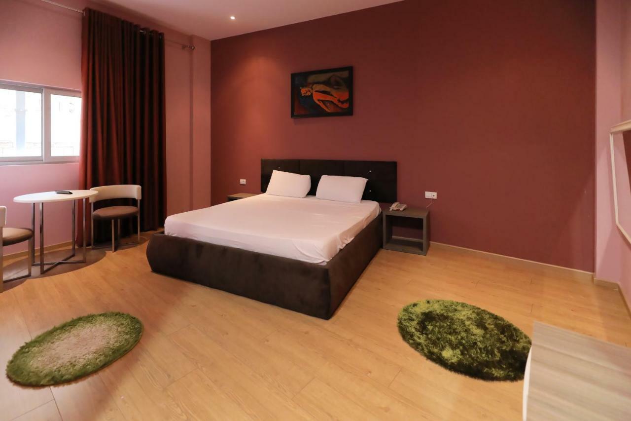 Hotel Gjuta Тирана Экстерьер фото
